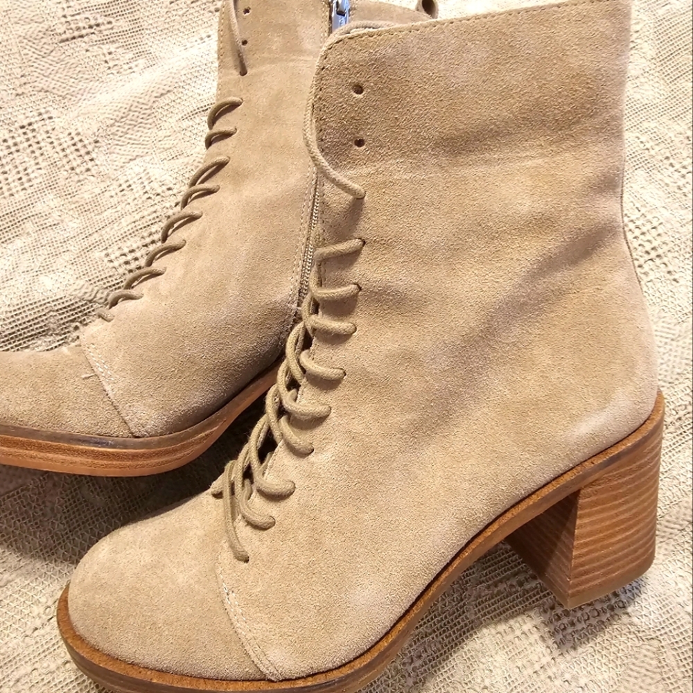 Women's Vince Camuto Suede Lace-Up Ankle Boots - Tan, Sz 7.5, GREAT CONDITION!